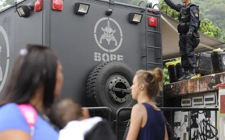 PM do Bope também foi flagrado cometendo furtos durante megaoperação