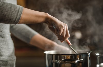 Cardápio de inverno: ranking do iFood revela as 10 comidas quentes mais pesquisadas pelos brasileiros