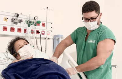 Aposentada que recebeu transplante de fígado no Hospital do Coração Alagoano se emociona ao lembrar do ato de doação