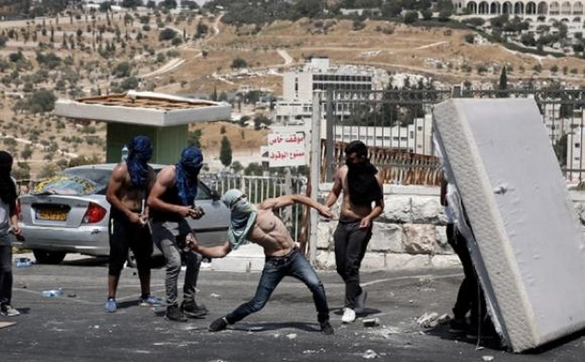 Conflitos deixam três palestinos mortos e cerca de 400 feridos em Israel