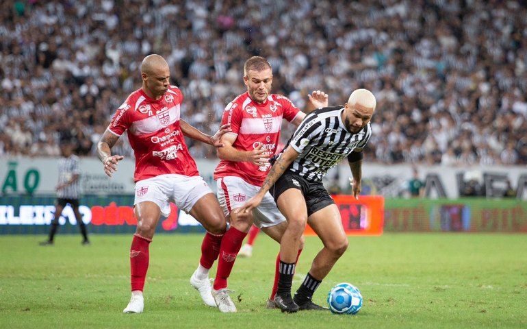 CRB vence Ceará por 3 a 1 no Castelão, mas continua em 11°