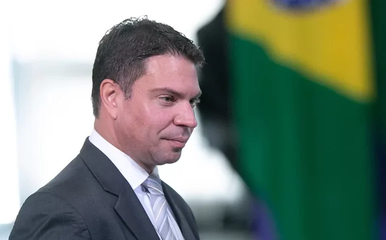 Soltura de Ramagem reduz tensão para Eduardo Bolsonaro, mas julgamento do asilo ainda preocupa aliados