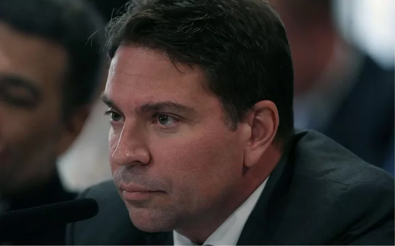 Nome de Alexandre Ramagem é incluído em banco nacional de procurados após fuga para os EUA