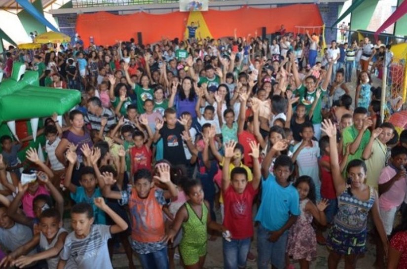 Alunos dos Centros Assistências de Coruripe participam de uma ação em comemoração ao Dia da Criança
