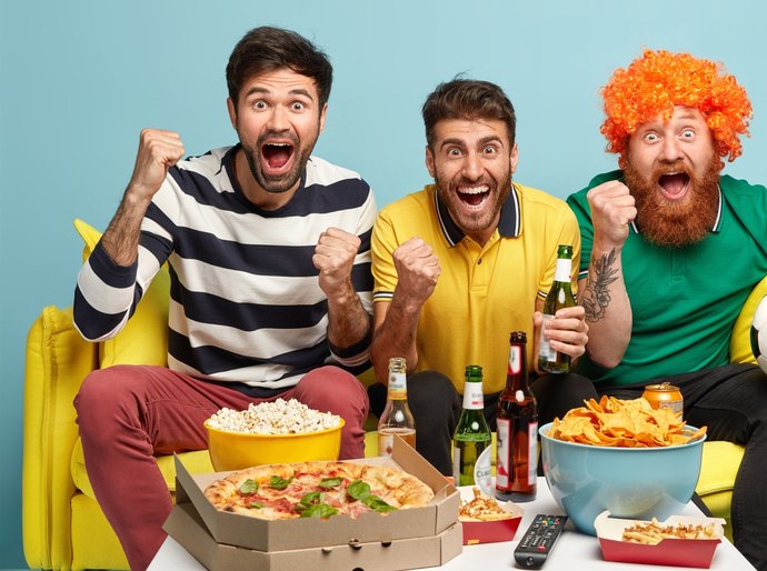 Vai assistir aos jogos com os amigos? 4 erros alimentares que podem atrapalhar o emagrecimento