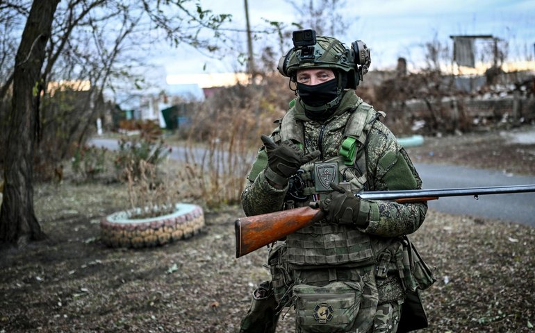 Militares russos revelam como libertaram povoado: inimigo não pôde resistir a confronto direto