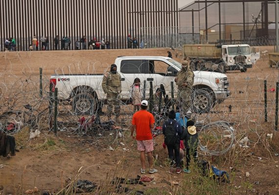 Suprema Corte dos EUA bloqueia temporariamente lei do Texas que permite a detenção de migrantes