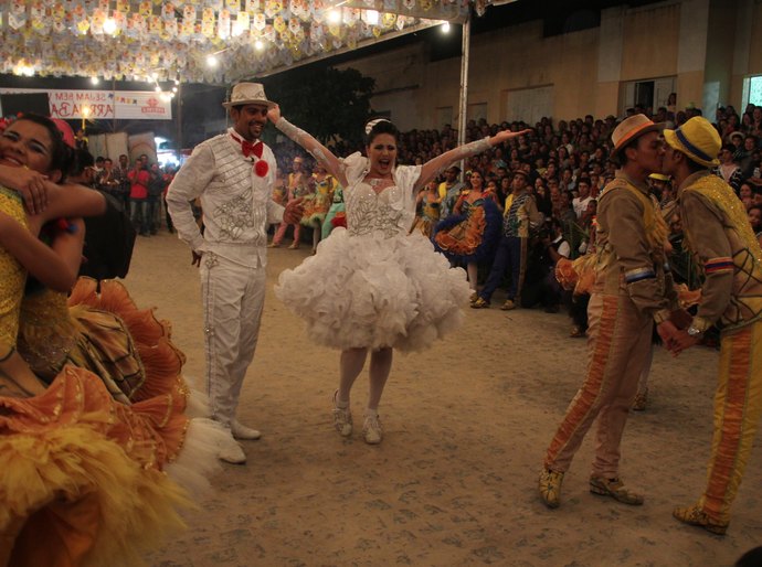 Arapiraca: Arraiá Banaluar quebra paradigmas com casal gay no palhoção
