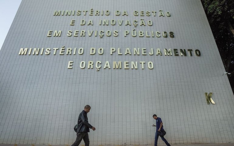 Gasto com pessoal e benefícios fiscais terão limite a partir de 2027