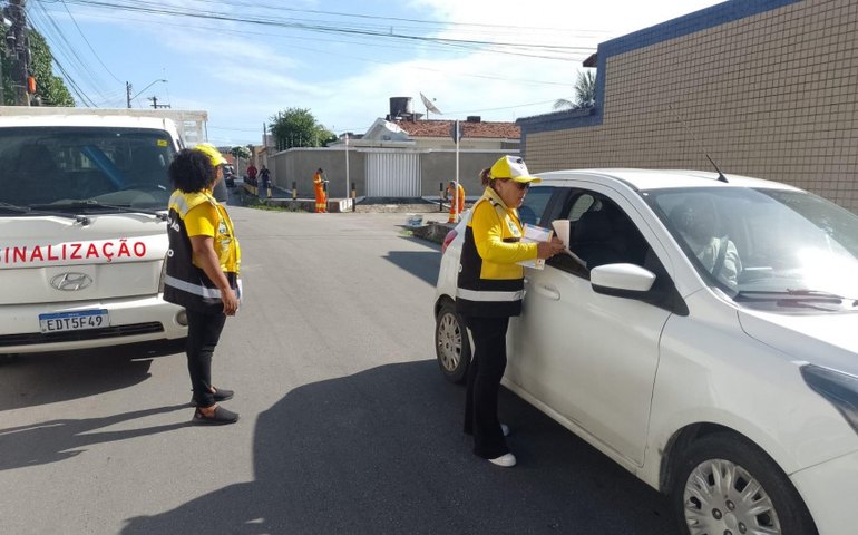 SMTT de Maceió realiza ação educativa sobre o binário do bairro Ponta da Terra