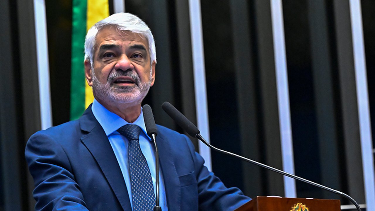 Humberto Costa presta solidariedade a Dom Limacêdo e defende democracia