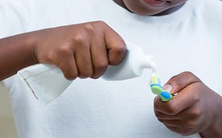 Anvisa suspende interdição de venda de creme dental da Colgate