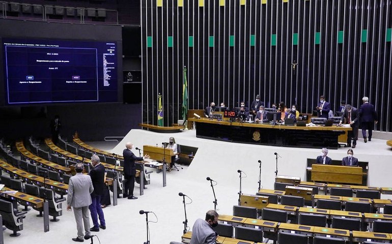 Câmara rejeita destaques e inicia análise da PEC dos Benefícios em 2º turno