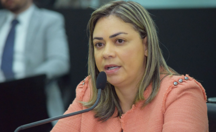 Deputada Flávia Cavalcante vai se dedicar ao curso de Medicina e trabalhar pela eleição de Cícero Cavalcante