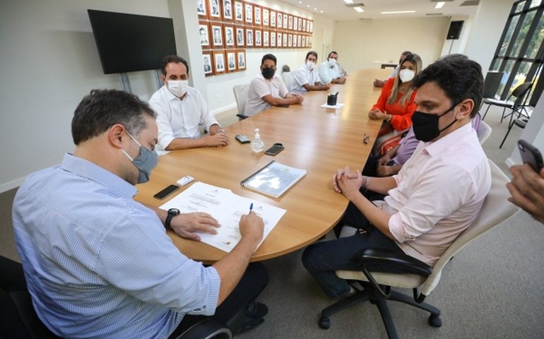 Governador assina ordem de serviço para construção da AL-130 entre Carneiros e Santana