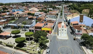 Mulher se exaltou após ser informada de que atendimento era em outra unidade; homem tentou fechar porta do consultório - Foto: Reprodução