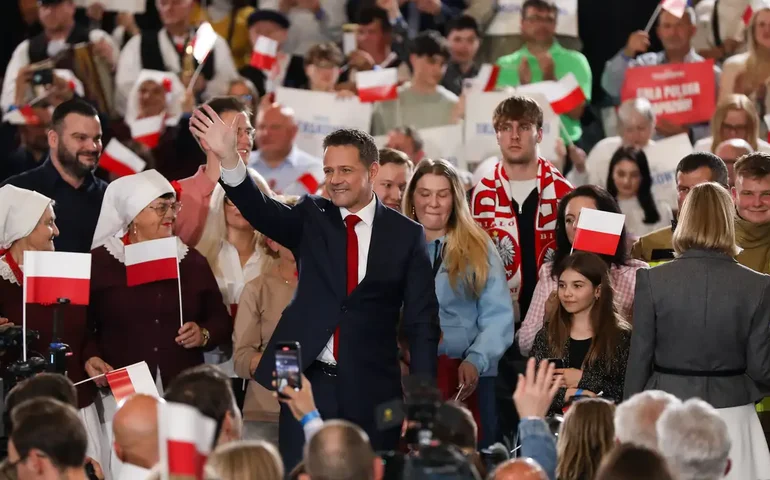 Eleição na Polônia: liberal tem menos de um ponto de vantagem, mostra boca de urna