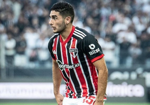 Michel Araújo pede desculpas por pênalti cometido no São Paulo e Lucas Moura o absolve