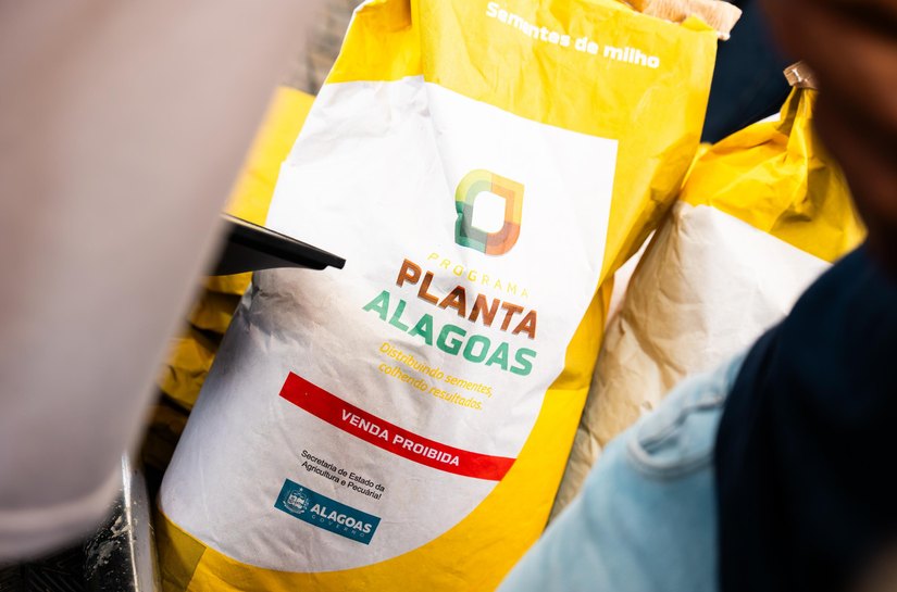 Governo de Alagoas distribui quase uma tonelada de sementes em São Miguel dos Campos