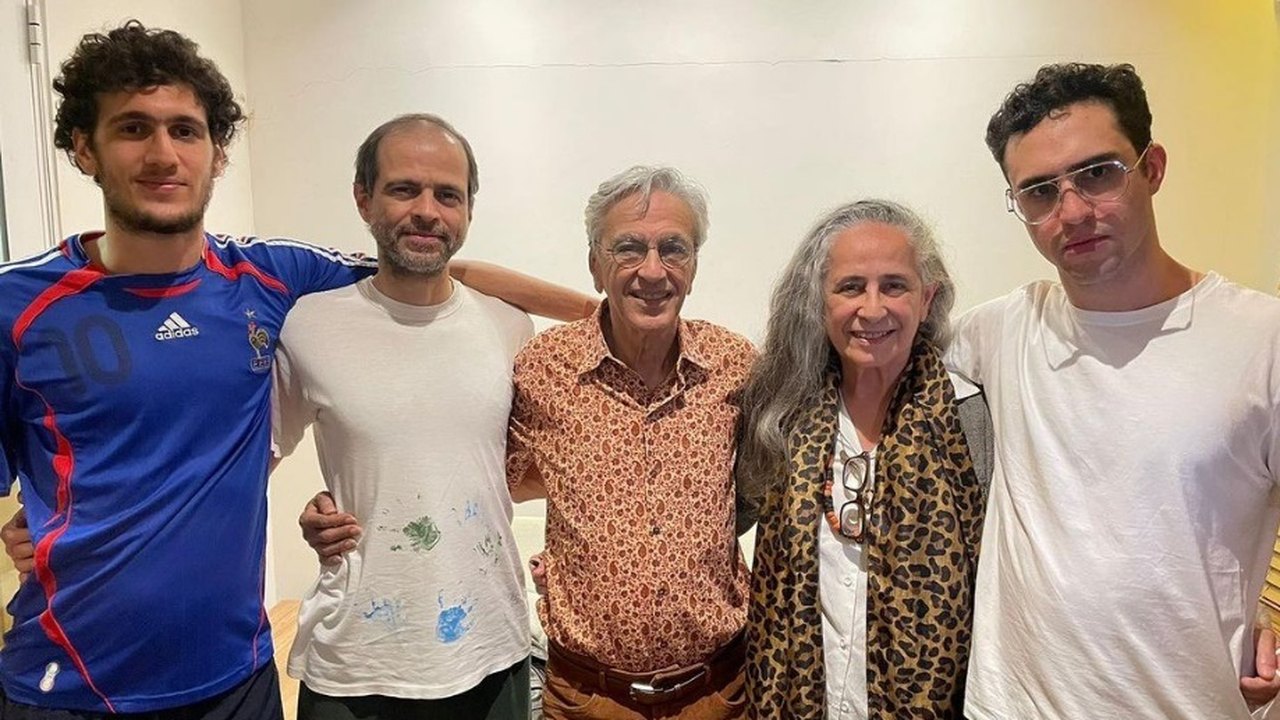 Caetano Veloso vai comemorar 80 anos em live com filhos e Bethânia