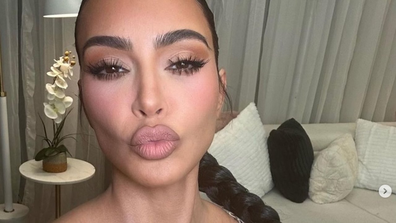 Kim Kardashian diz que já 'chorou até dormir' por desafios da maternidade solo