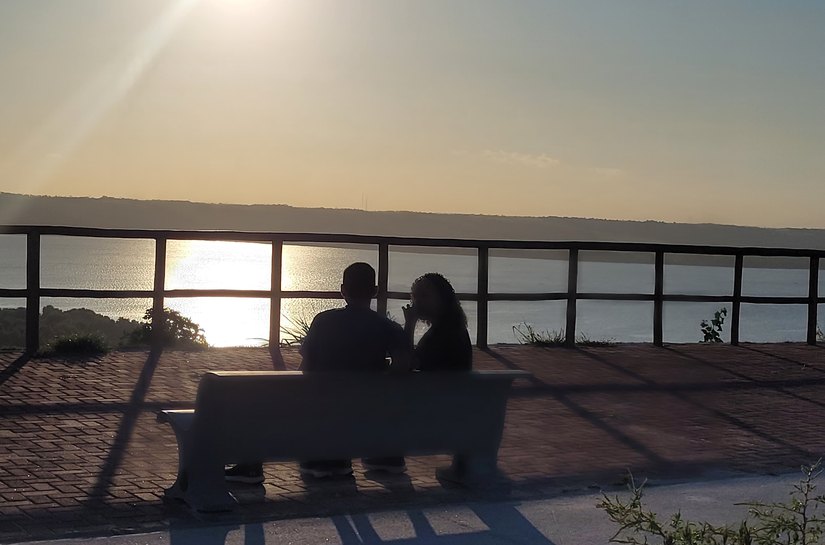 Mirante da Santa Amélia vira palco para casais apaixonados