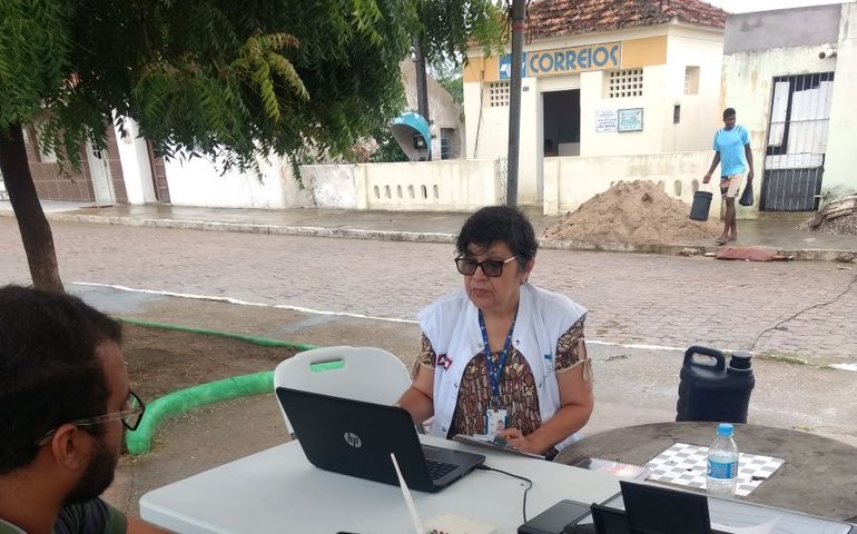 Casal realiza mutirão de fiscalização e autua 25 imóveis por irregularidades em Major Izidoro