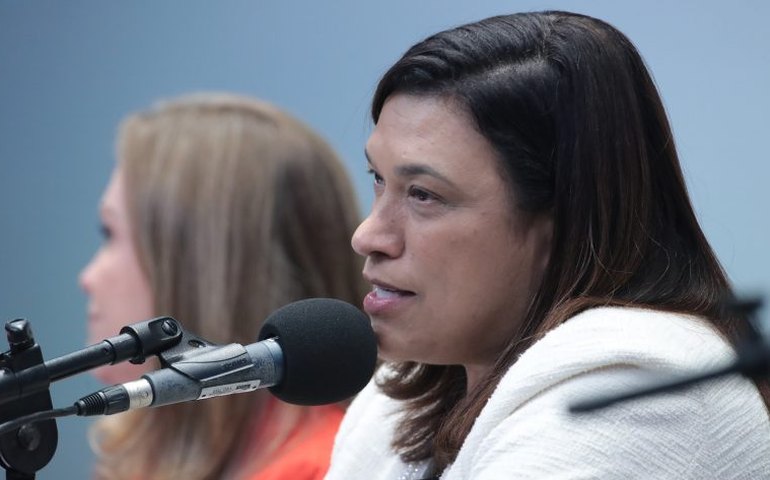 Comissão aprova projeto que permite presença da Bíblia em bibliotecas de escolas e faculdades públicas