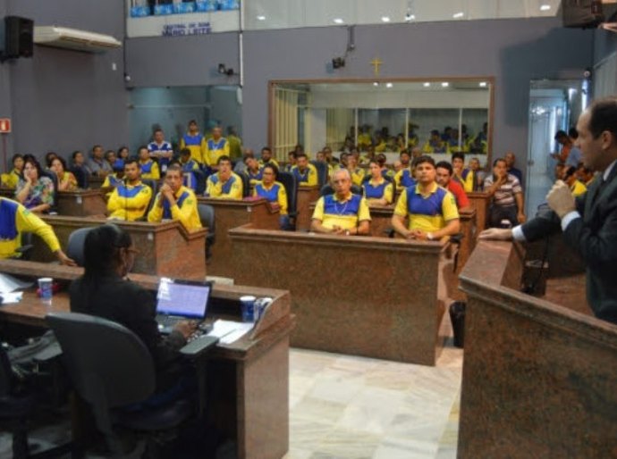Funcionários dos Correios lançam apelo contra privatização da empresa na CMM