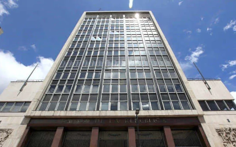 Colômbia: Banco Central reduz taxa de juros em 50 pontos-base, a 10,25%, em decisão dividida