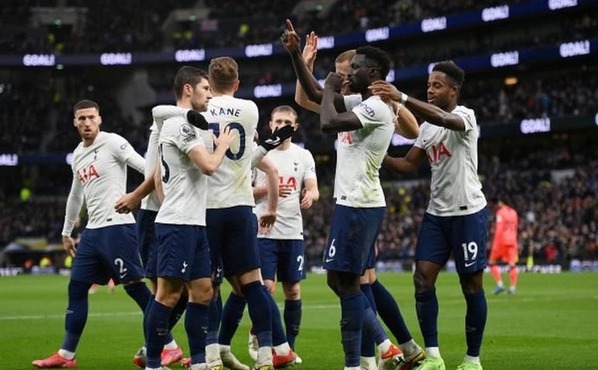 Assustado, Conte revela 8 casos de covid-19 no elenco e 5 no estafe do Tottenham