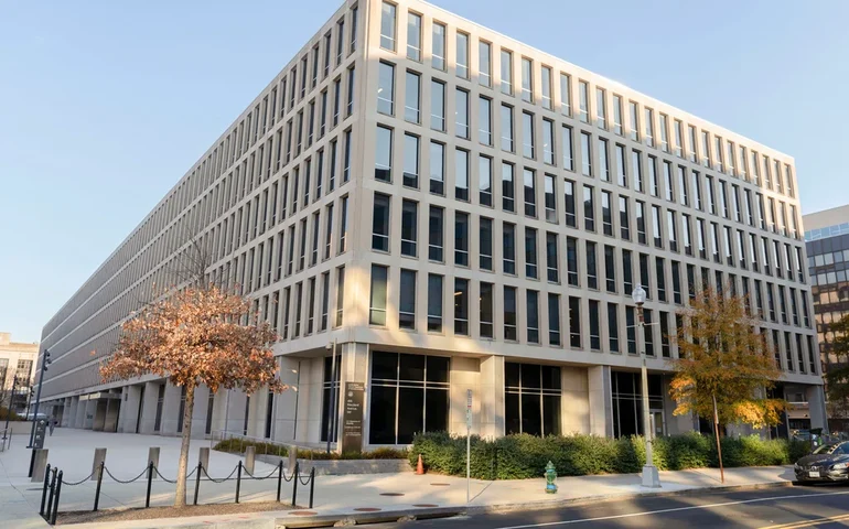 Governo Trump rescinde acordos para proteger estudantes transgêneros em diversas escolas