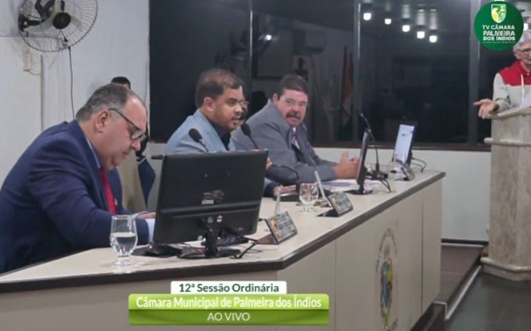 Madson Monteiro dá novo chilique de autoritarismo ao cortar fala de psicólogo em sessão da Câmara de Palmeira