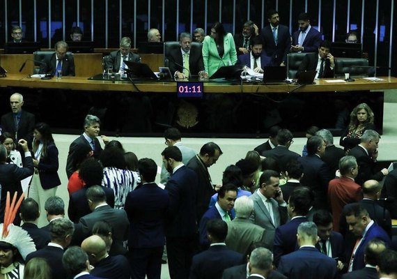 Tensão entre poderes trava projetos de interesse do governo no Congresso, diz mídia