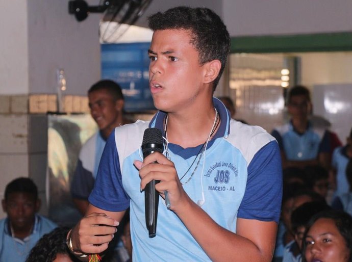 Esmal leva palestra sobre ECA para 250 jovens do bairro Vergel do Lago