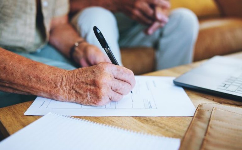 Rio adota nova credencial de estacionamento para pessoas idosas