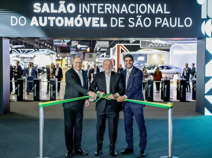 Para Lula, retorno do Salão do Automóvel é retrato de um país competitivo