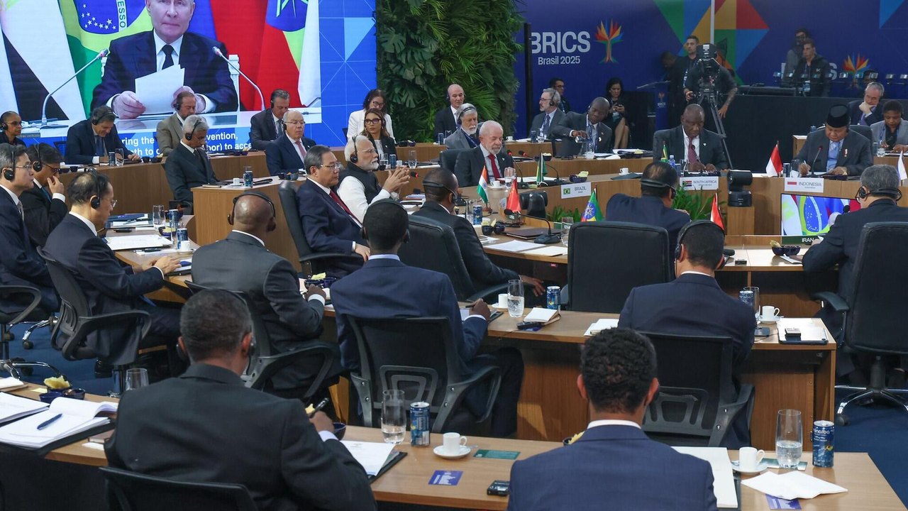 BRICS condena ataques ao Irã e reforça compromisso com multilateralismo em declaração de líderes