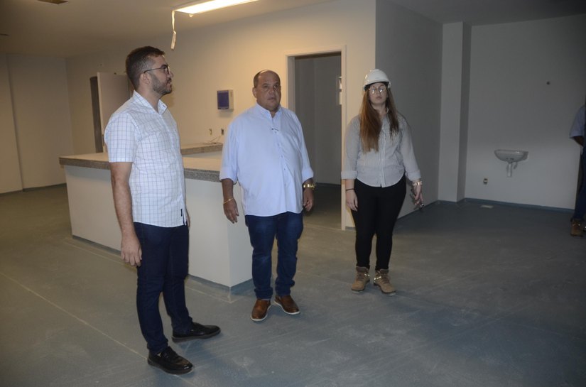 Secretário de Saúde inspeciona obras do Hospital Regional de Palmeira dos Índios
