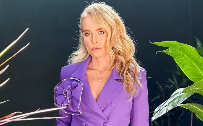 Angélica expõe abuso moral no início da carreira: 'com 14 anos, queriam saber se eu era virgem'