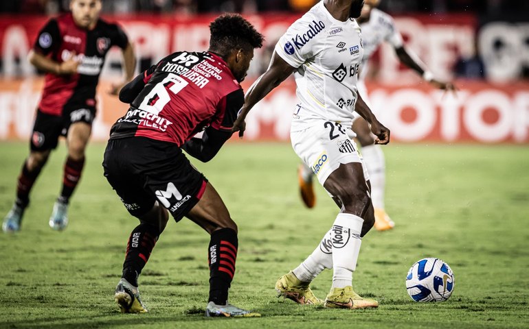 Santos leva gol no fim do Newell's Old Boys e sofre primeiro revés na Sul-Americana
