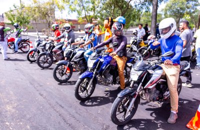 Detran Alagoas capacita motociclistas em curso de pilotagem defensiva