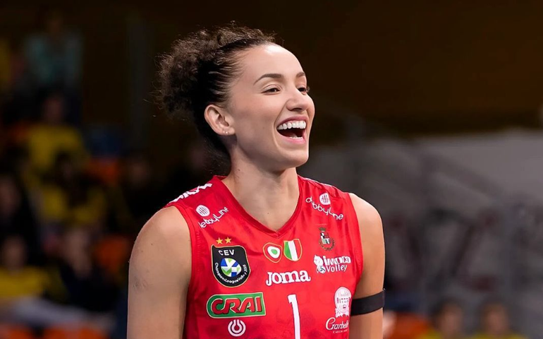 Gabi, no vôlei, e a goleira Lorena vencem Prêmio Brasil Olímpico em modalidades coletivas