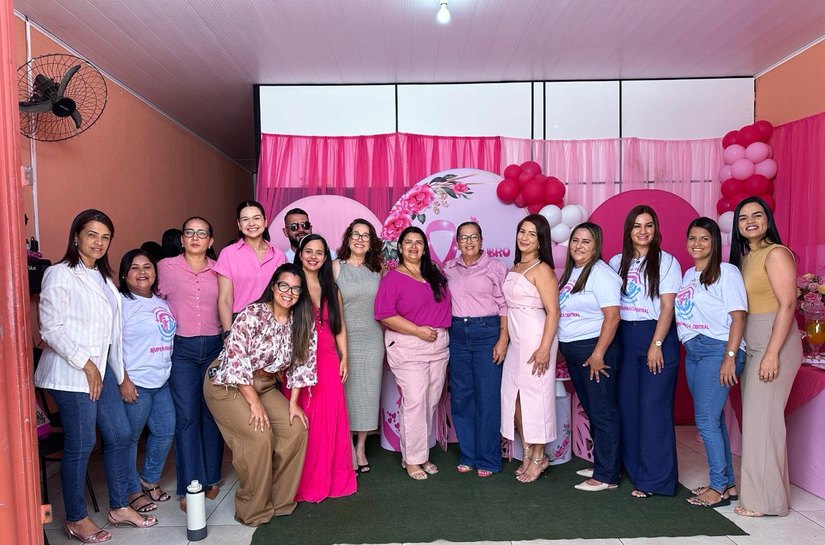 Farmácia Central de Lagoa da Canoa realiza ação especial pelo Outubro Rosa