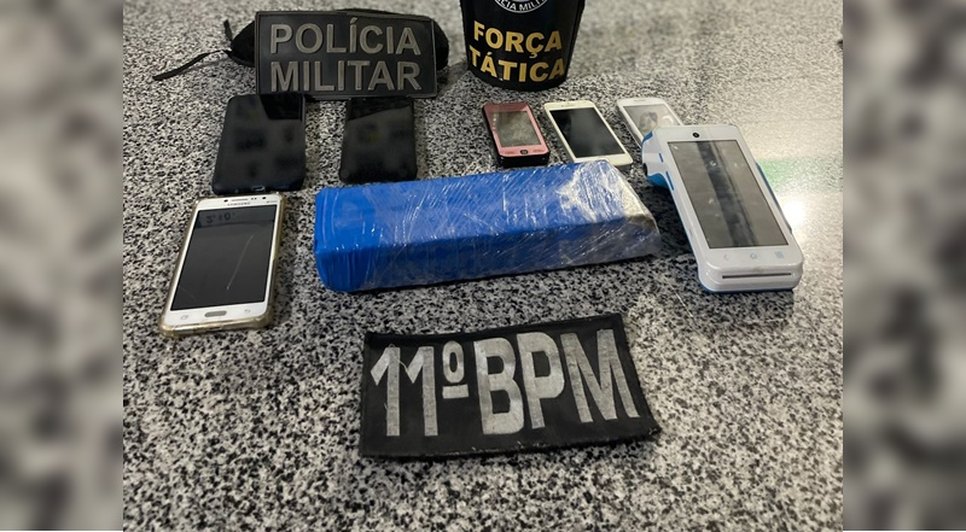 Polícia Militar apreendeu entorpecentes e celulares. / Foto: Foto: 11° Batalhão de Polícia Militar (11º BPM)