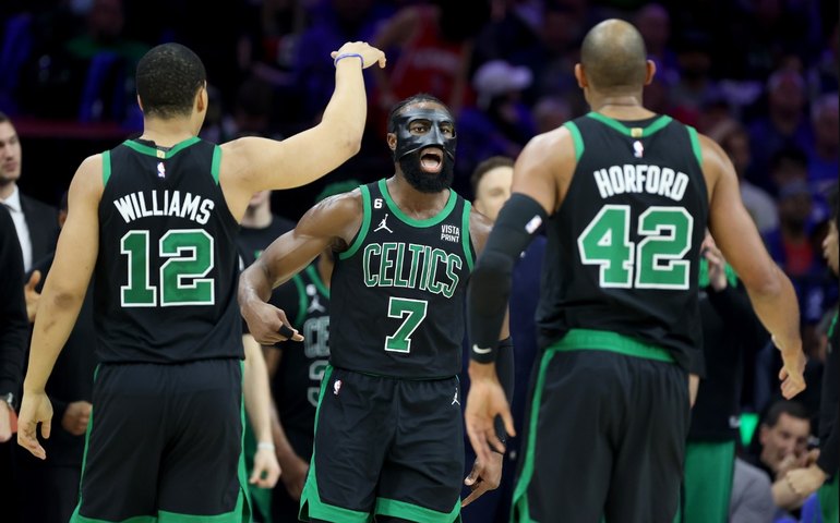 Celtics vencem 76ers na Filadélfia e obtém virada  na série dos playoffs da NBA