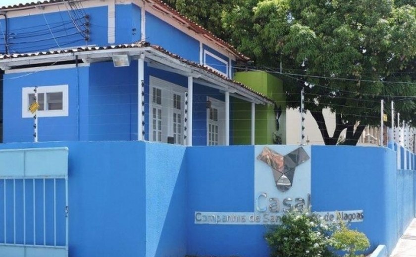 Casal efetua recuperação de coletores de esgoto em dois bairros de Maceió