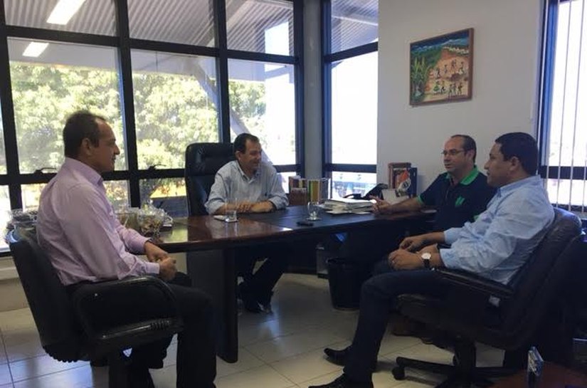 Júlio quer apoio da Fecomércio para capacitar e qualificar trabalhadores