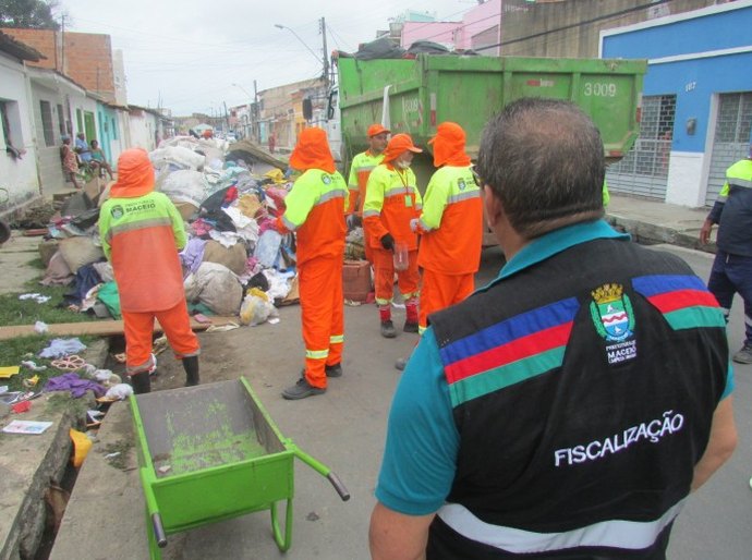 Fiscalização notifica mais de 400 terrenos baldios