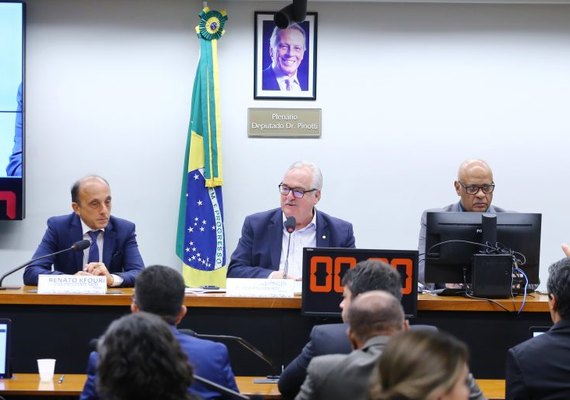 Ministério da Saúde estima que vacina contra dengue esteja disponível no SUS em um ano e meio